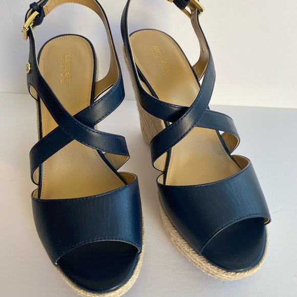 Michael Kors women’s Martyna Navy Leather Wedge. - Picture 8 of 8